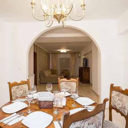 3 * Bükreş